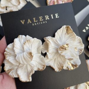 white flower statements