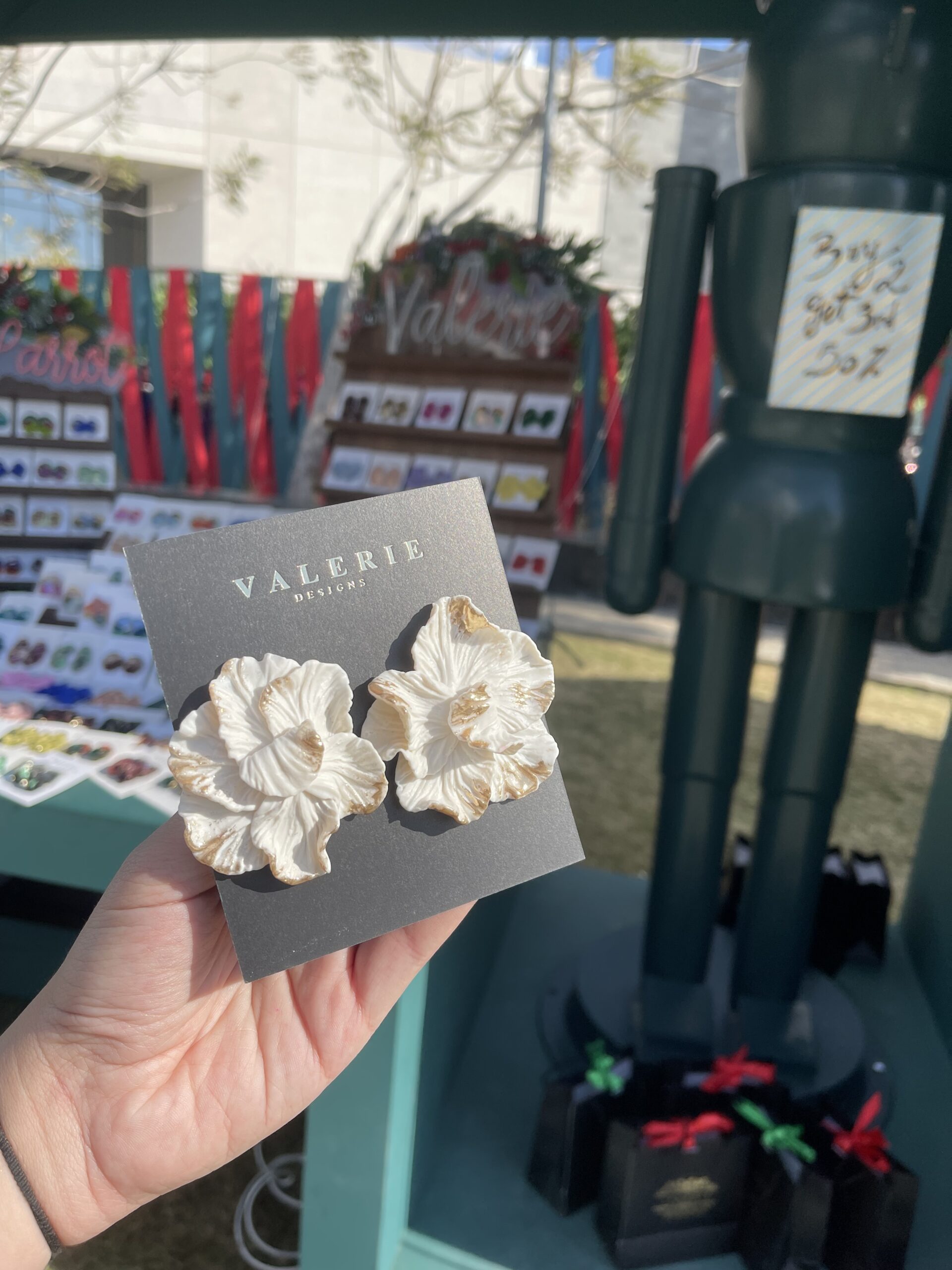 white flower statements