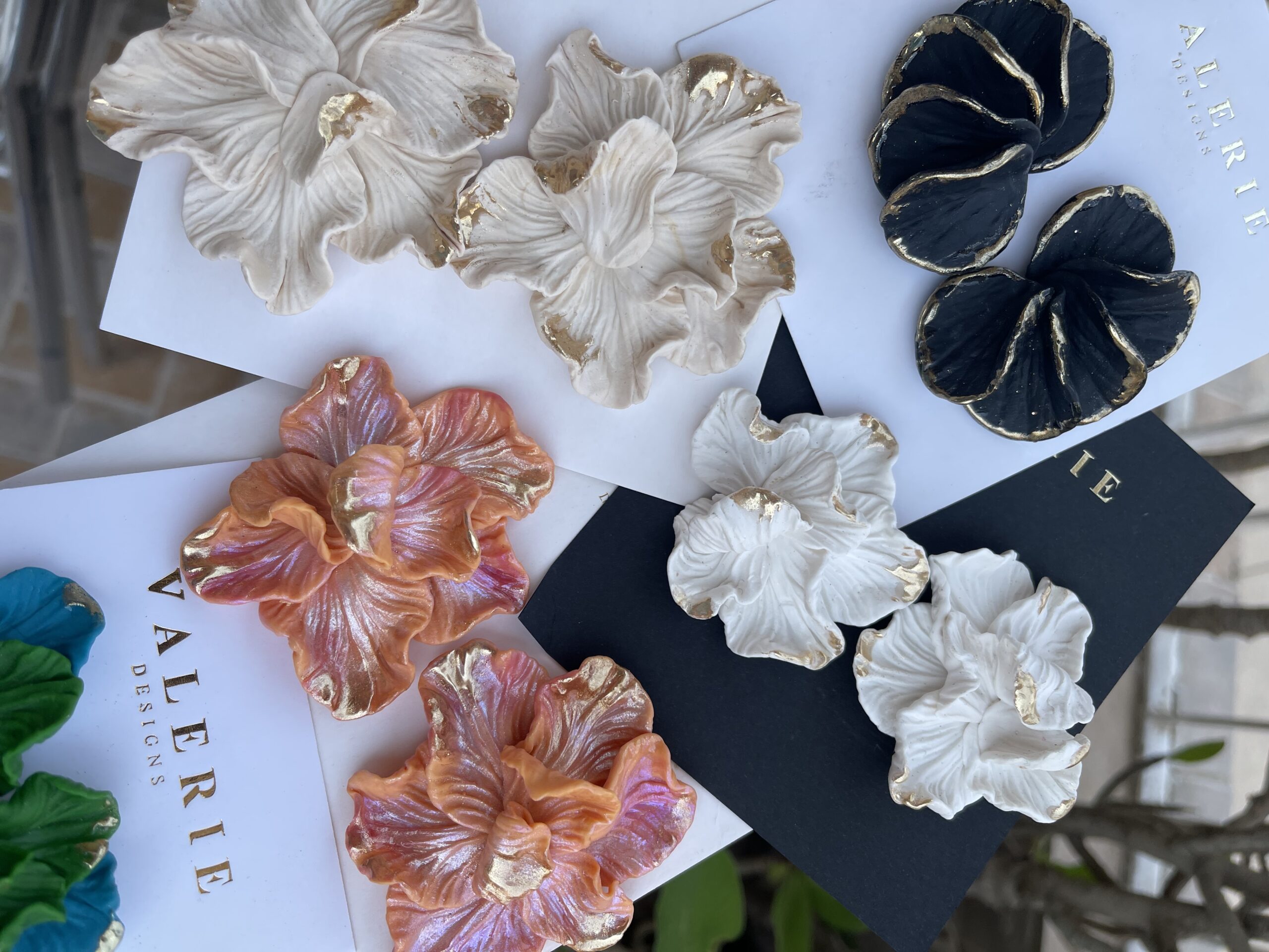 white flower statements