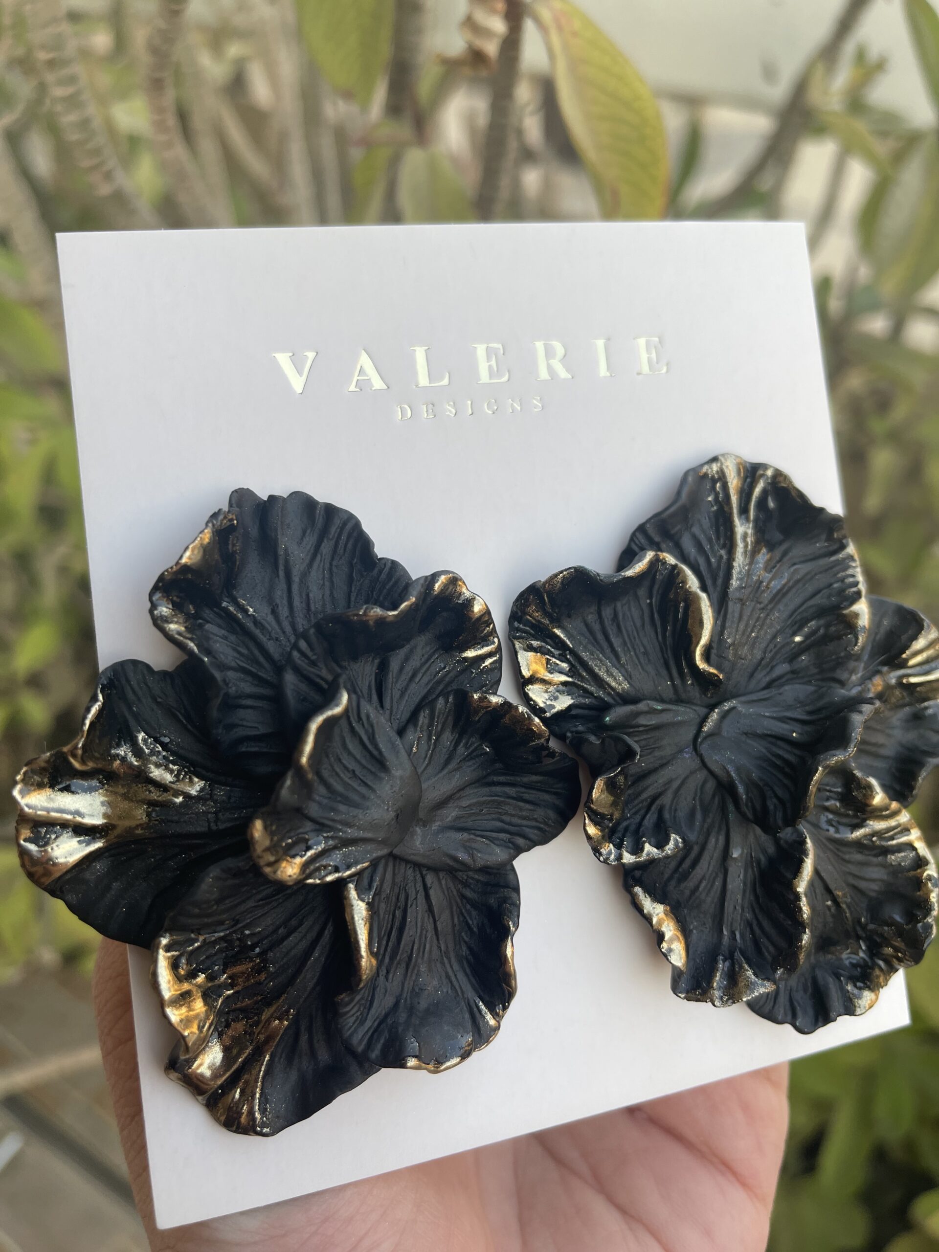 black flower statements