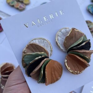 honey comb & sage greens statements