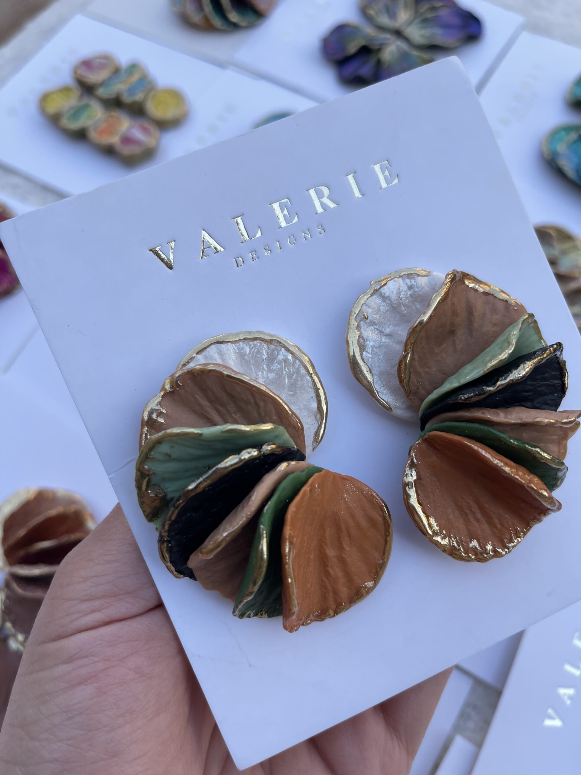 honey comb & sage greens statements