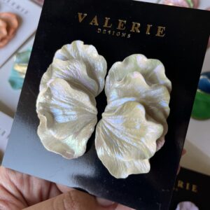 white bulky petals statement