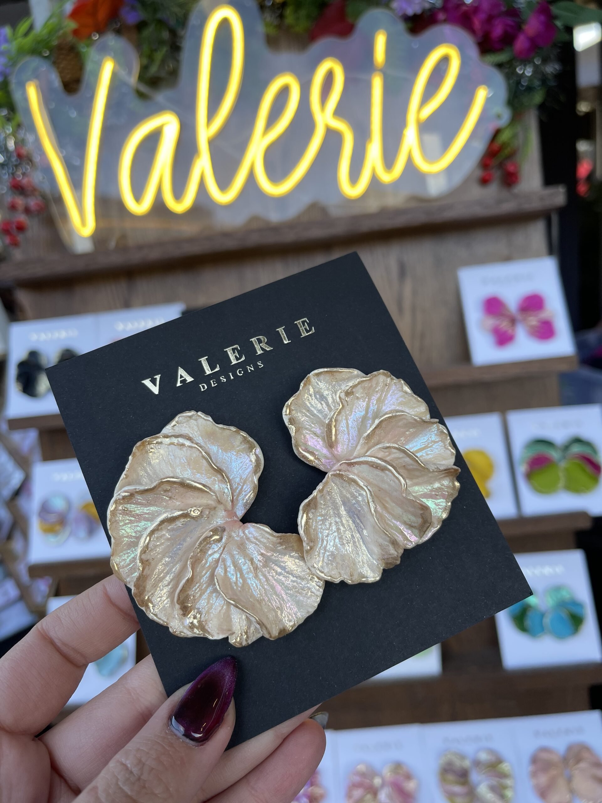 iridescent off white layers statements