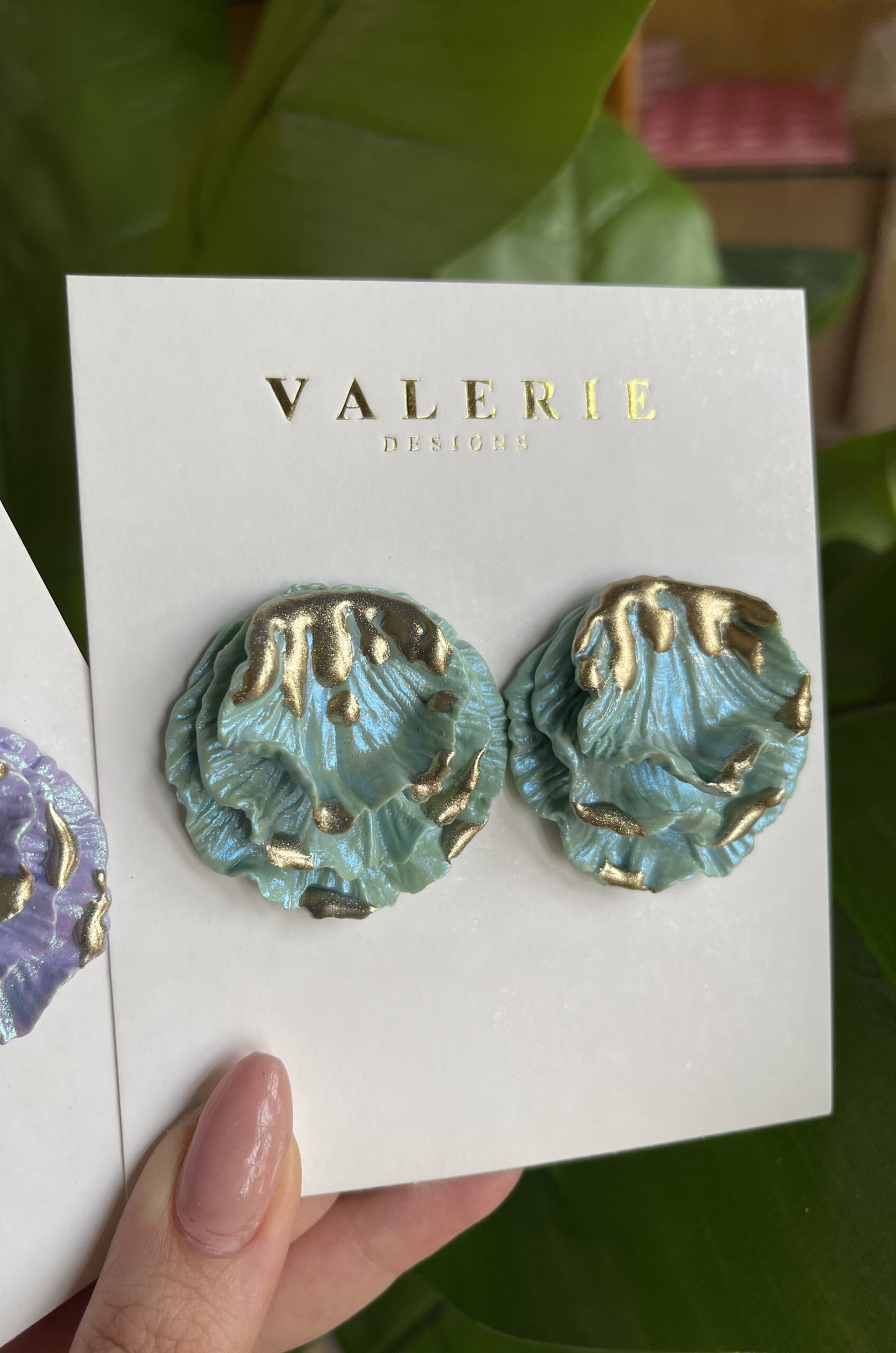 dripping old mint petals statements