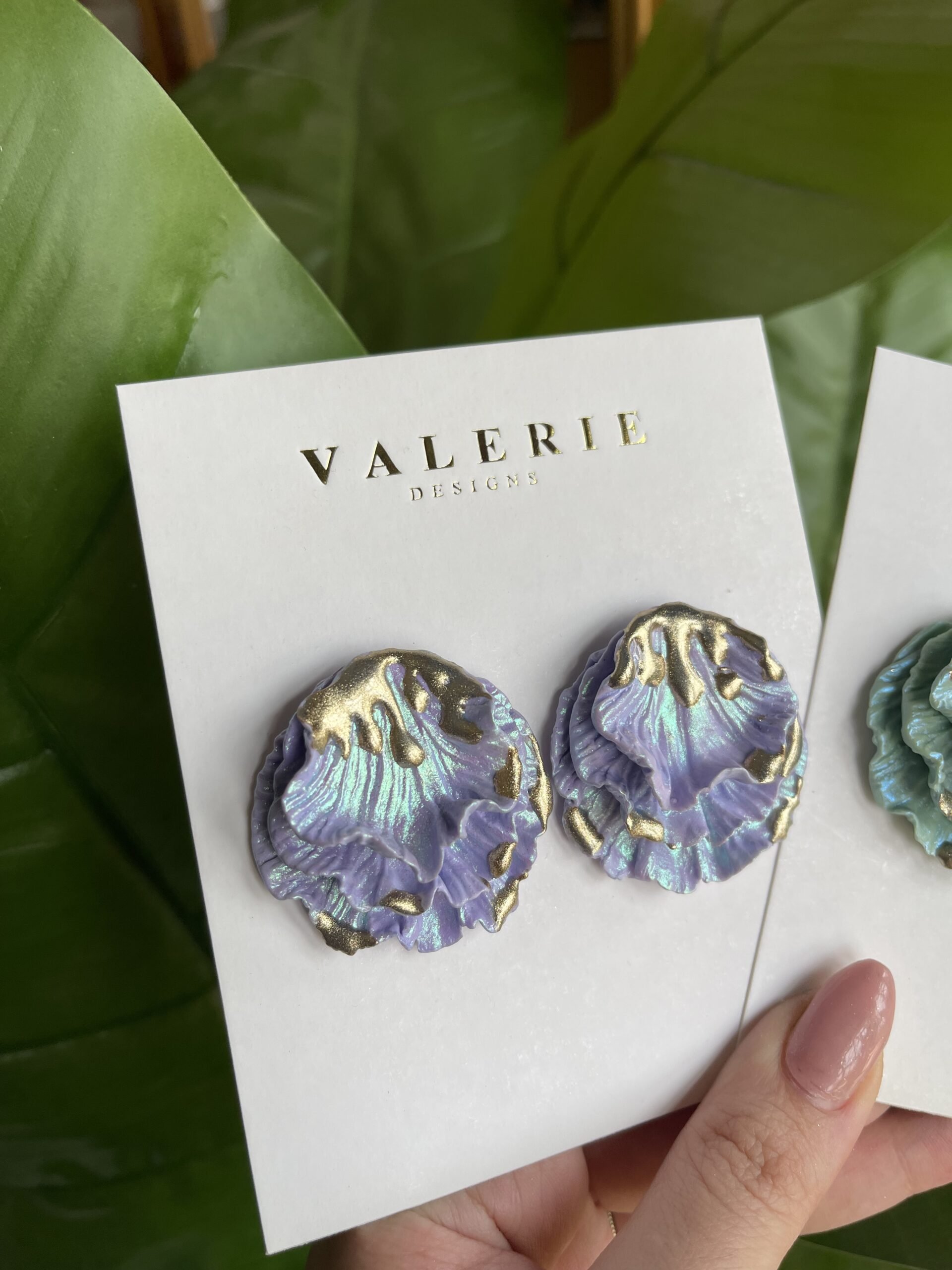 dripping gold purple petals statements