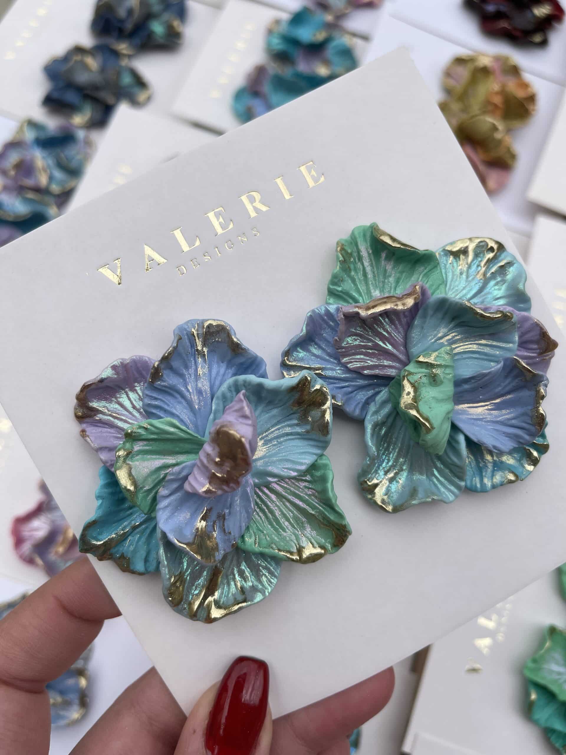 minty blues flower statements