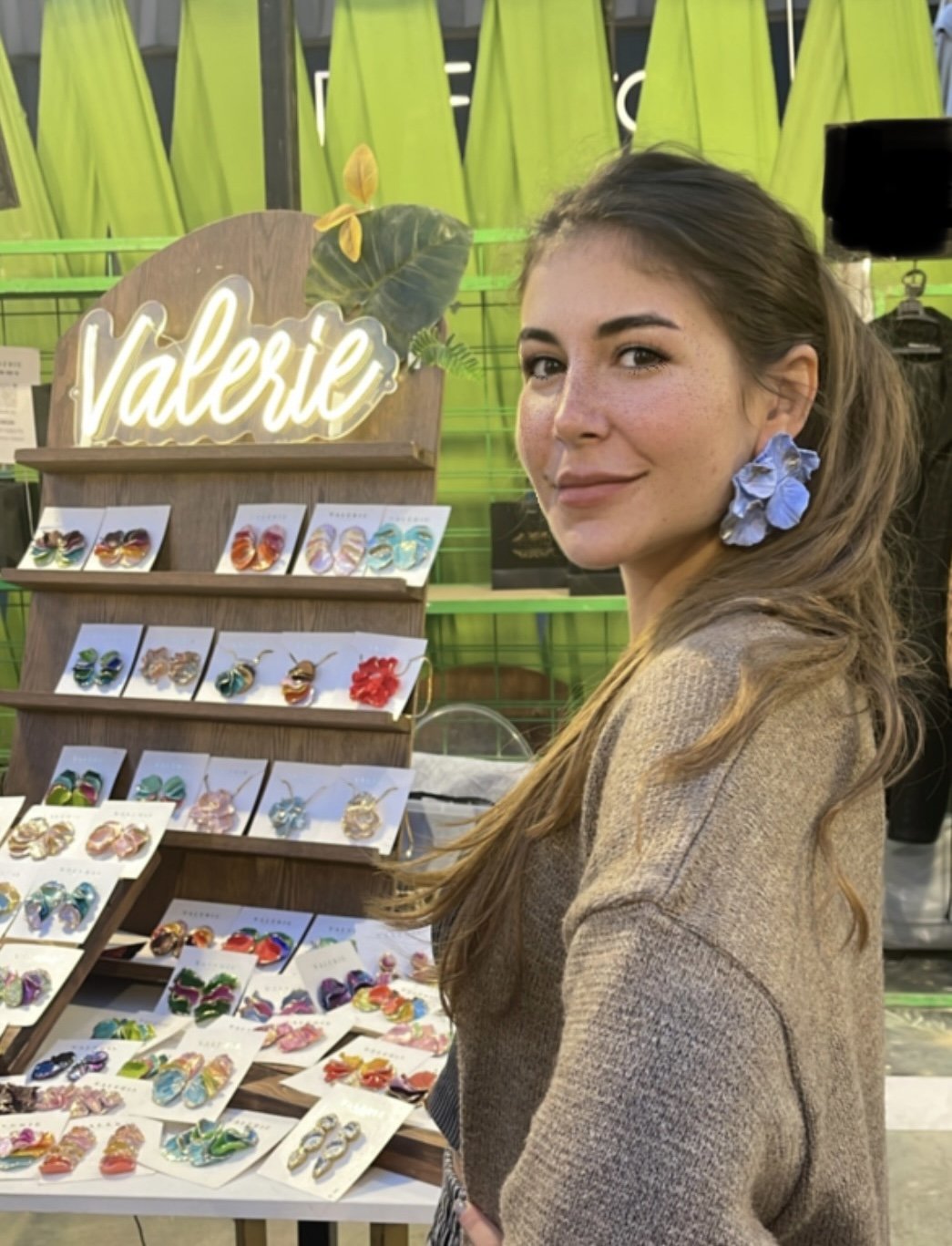 sky blue flower statements